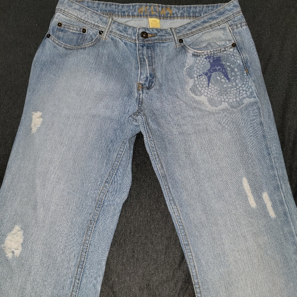 dELiA*s Painted Distressed Jeans - Size 11/12 - Light Wash - Picture 3 of 12